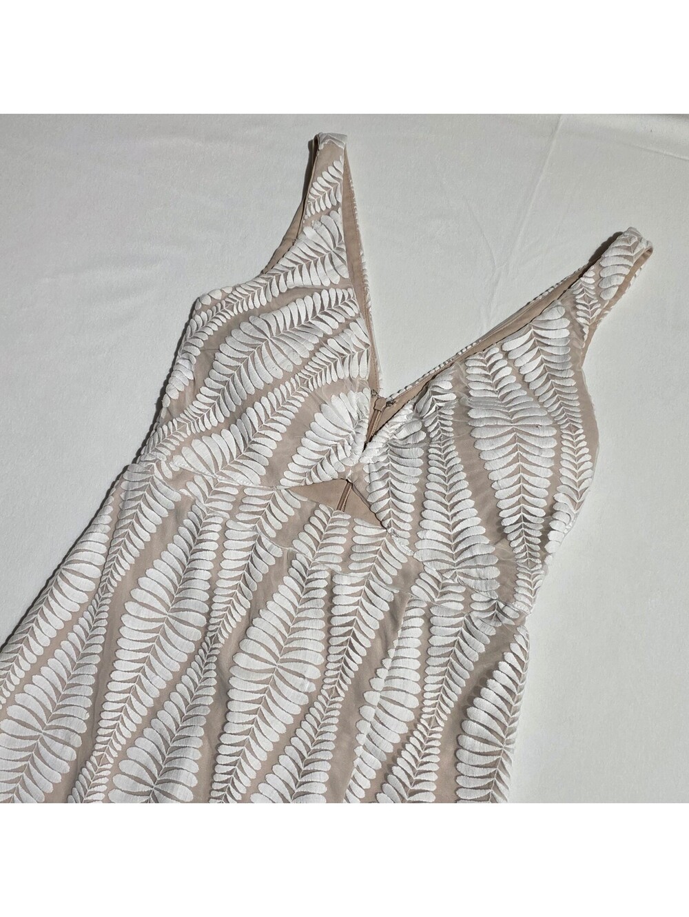 Guess Women's Beige and White Sleeveless Dress Size 8